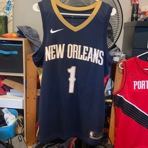 Like new large Nike Zion Williamson jersey